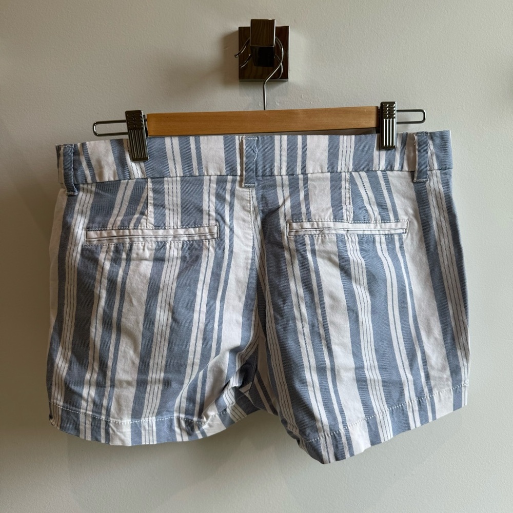 Old Navy White and Blue Strip Everyday Shorts Size 8 - Picture 4 of 7